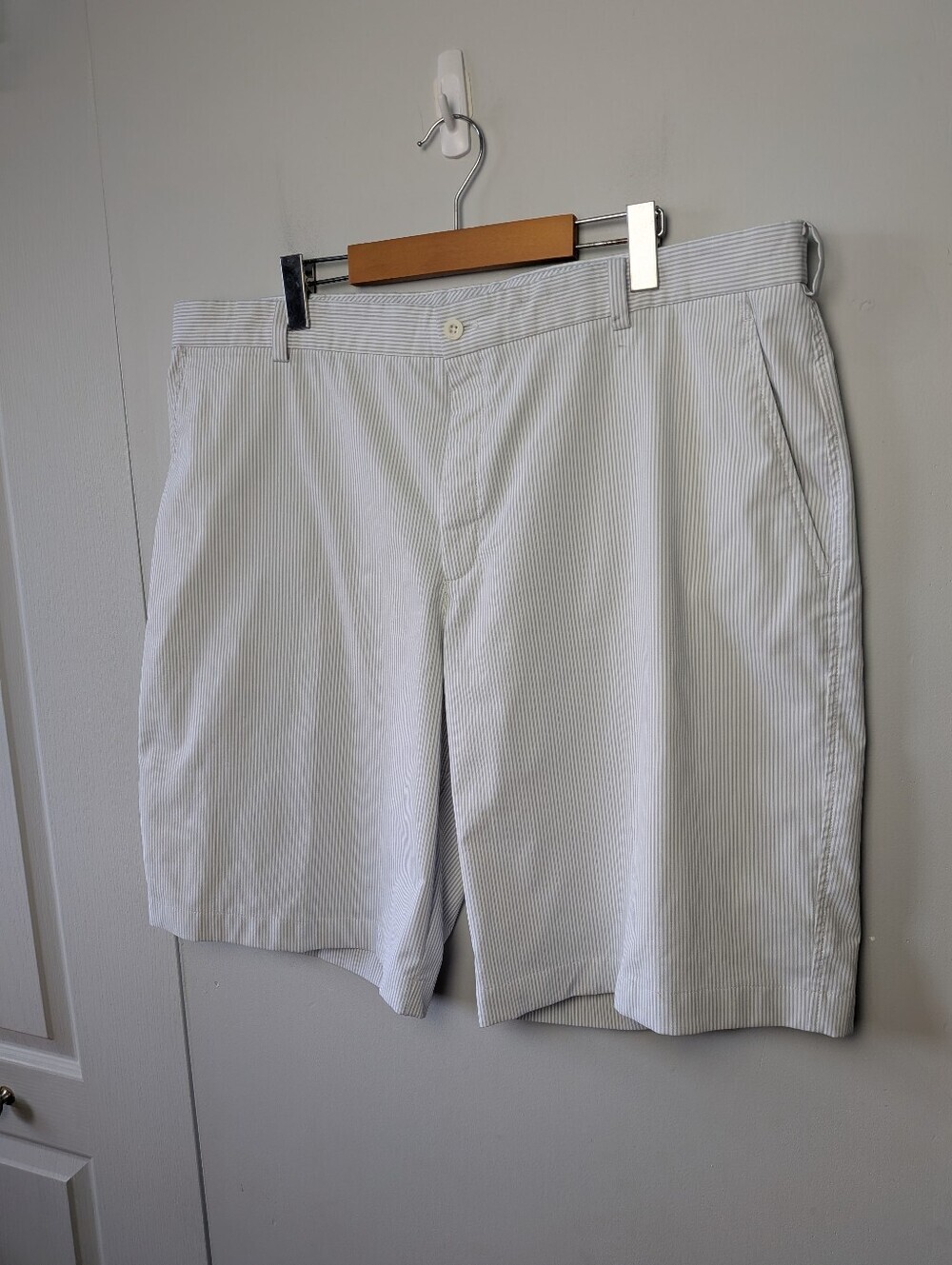 NIKE GOLF Men Short Size 40 Stripes Activewear White And Gray Color